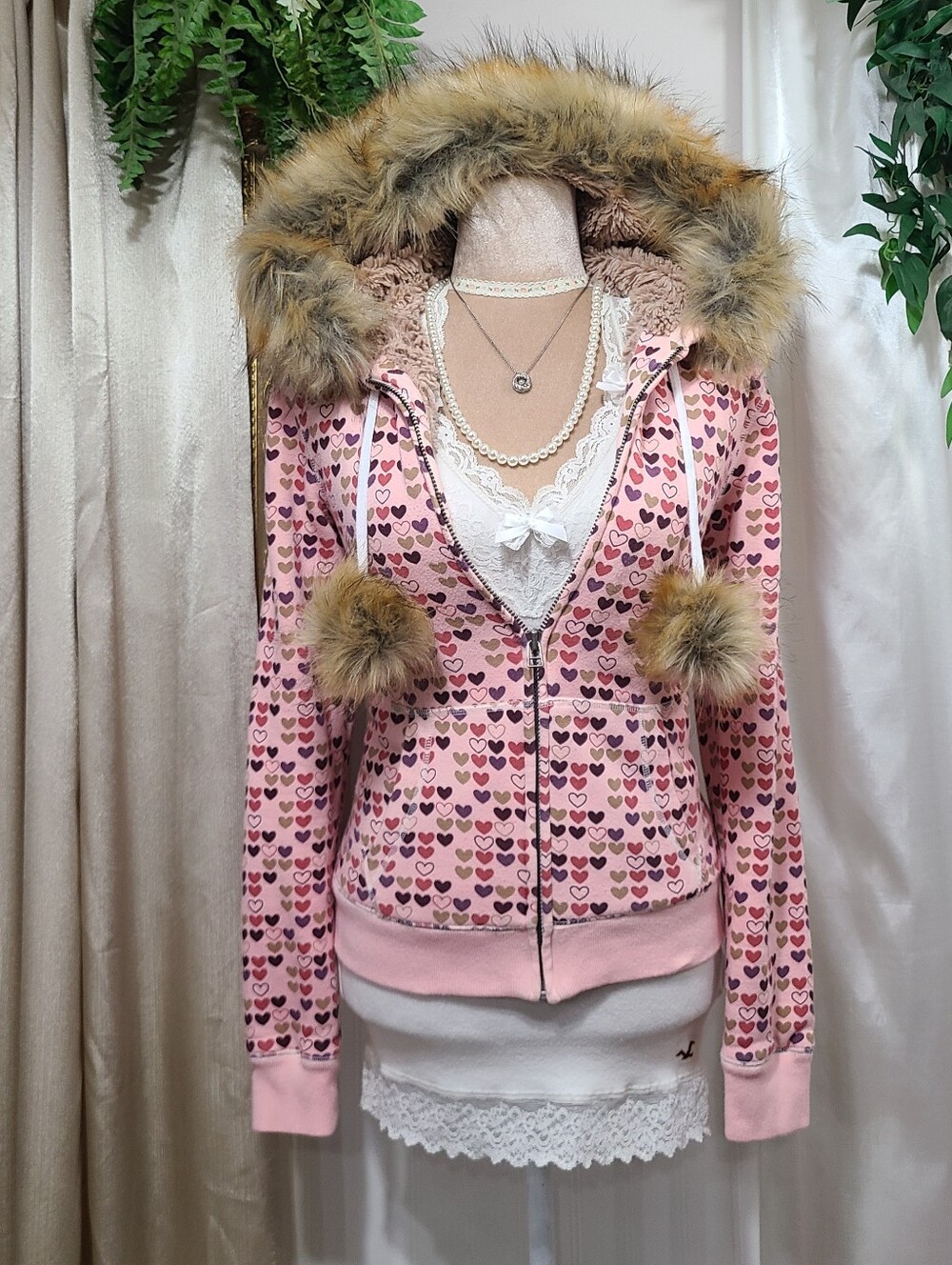 ♡ Y2K ♡ Aeropostale Love Hearts Pink Lined Hoodie Faux Fur Hood Trim & Pom Poms